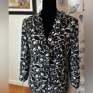Womens blazer with long skirt which u can make short. Black/white Excellent